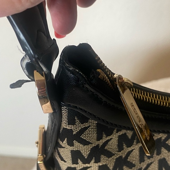 MICHEAL KORS Large Hobo Bag - Picture 10 of 10